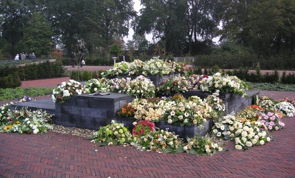 Begraafplaatsbeheer bloemenmuur